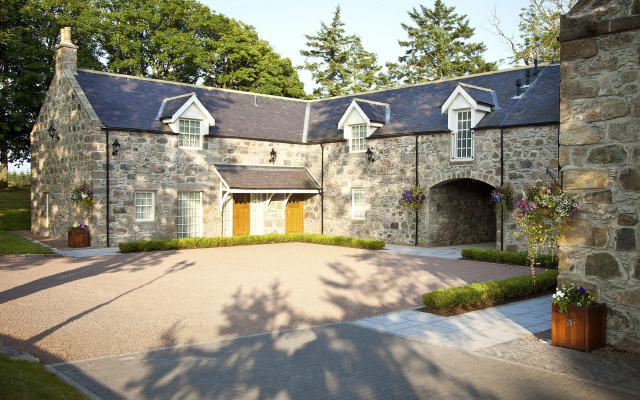 Trump MacLeod House & Lodge, Scotland