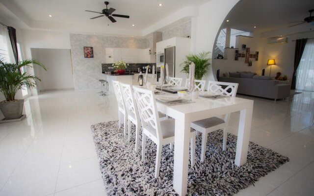 Blissful Tropical Stay at SeaLaVie Villa