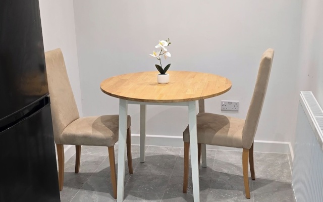 Central 1 Bed Apartment Sleeps 2 With Wifi