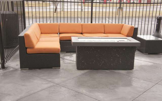 La Quinta Inn & Suites by Wyndham Wichita Airport