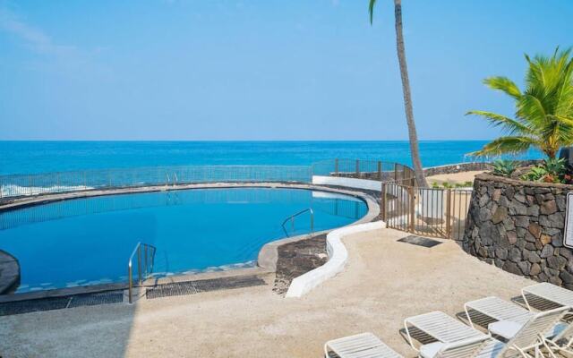 Casa De Emdeko Condo w/ Pool A/C & Ocean Views