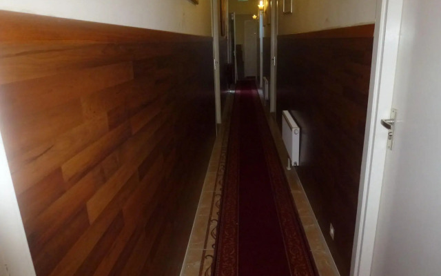 Hotel Isis