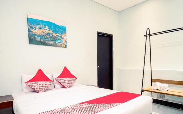 Hotel O Makassar near Mall Panakukkang formerly Sayang Home Stay