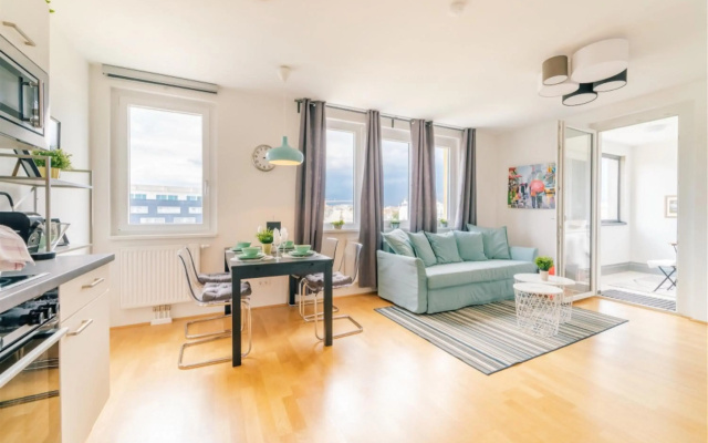 King Bed Home & Smart Tv 1 min to Metro