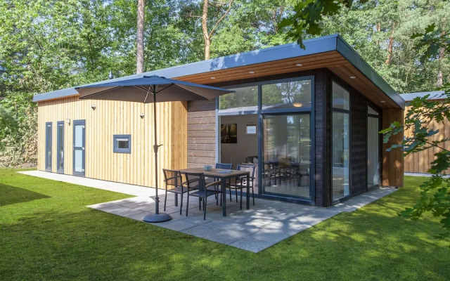 Modern Lodge With Dishwasher, Near Helmond