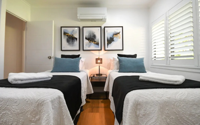 Birds 'n' Bloom Cottages