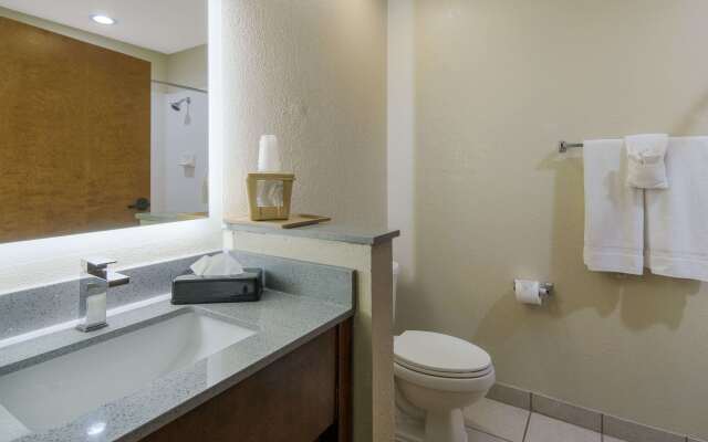 Quality Inn & Suites Roanoke - Fort Worth North