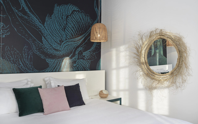 Kouros Hotel & Suites