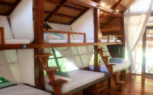 Harana Surf Resort - Hostel