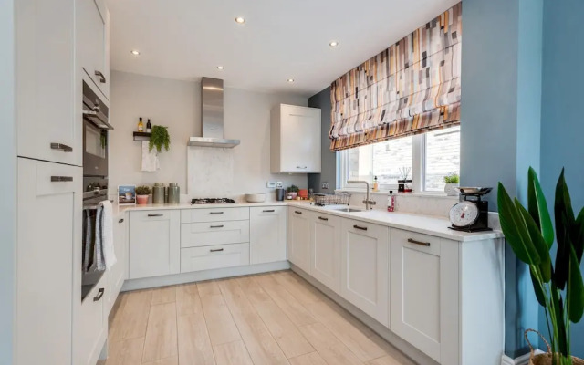 Stylish 4-br House - Free Parking Nice Garden