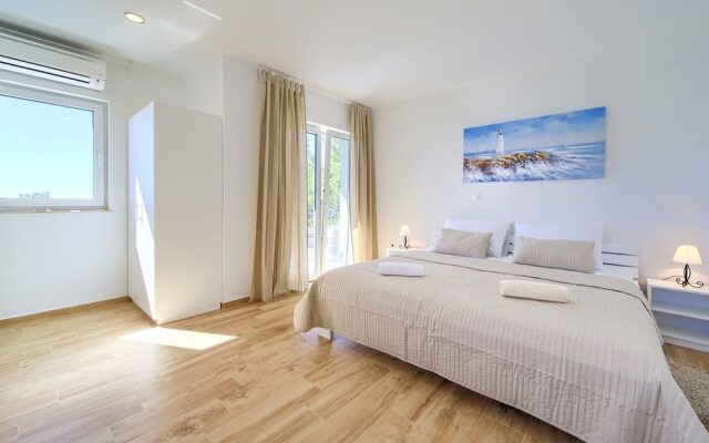 Modern Villa in Cres With Pool