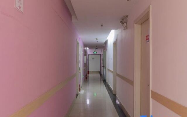 Yibai Hotel (Shanghai Gucun Park Branch)