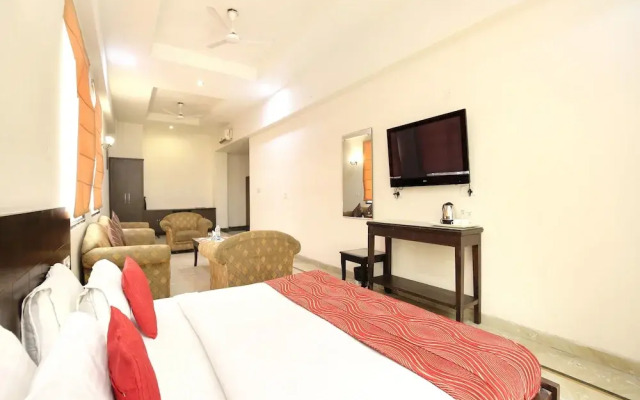 Capital O 15395 Hotel 42