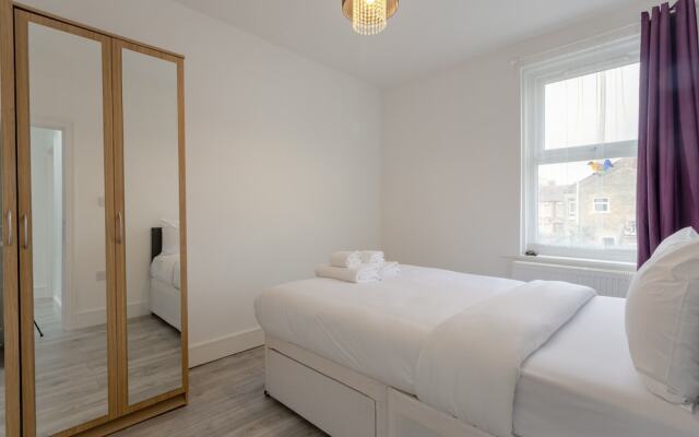3 Bedroom House In Tooting With Garden