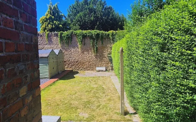 Cosy 2BR House on Quiet Street