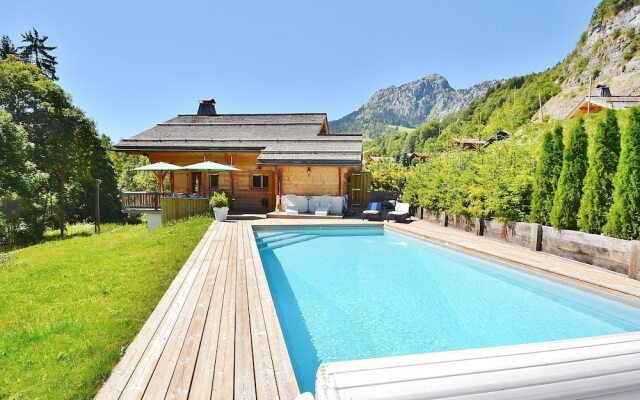 Luxurious Chalet in Le Chinaillon with Sauna