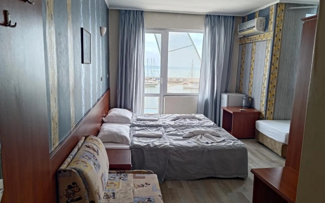 Lotos Hotel