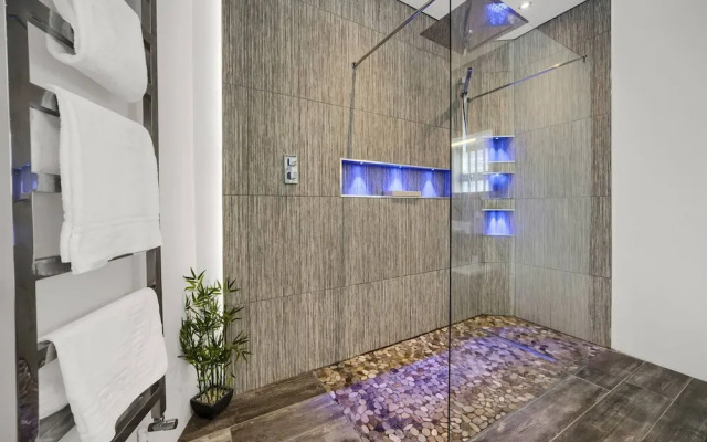 Chic Luxury - Central - Beach Access - Wind