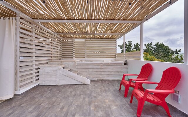 Colonial Beach House