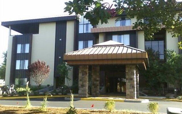 Harrison Plaza Suite Hotel