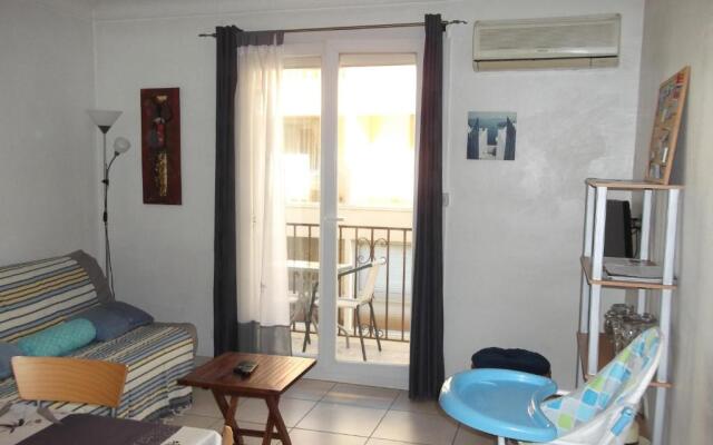 CANET Plage appartement 1 chambre , climatisation, parking sécurisé couvert