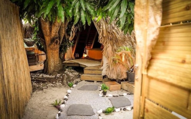 Aqua Zen Spa Lodge Tiki Hut