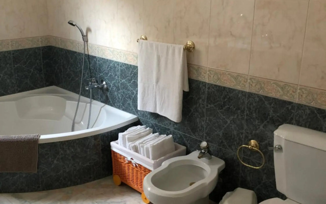 Casa grande con piscina