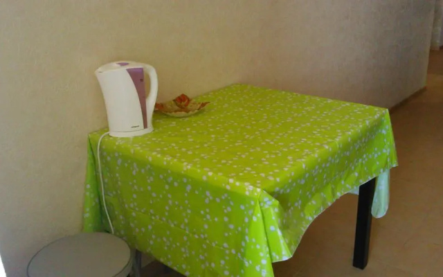 Меблированные комнаты One-Bedroom na 30let Pobedy 15d — фото