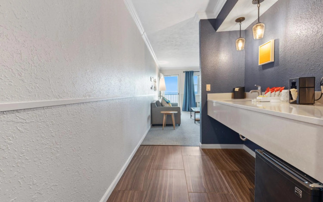 Cherry Tree Inn & Suites