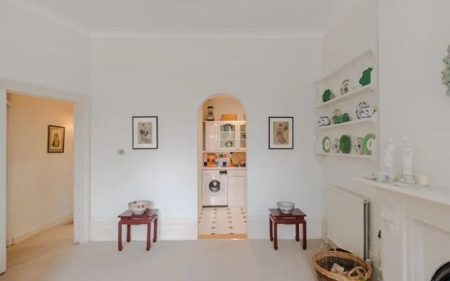Traditional 2 Bed Apartment Notting Hill