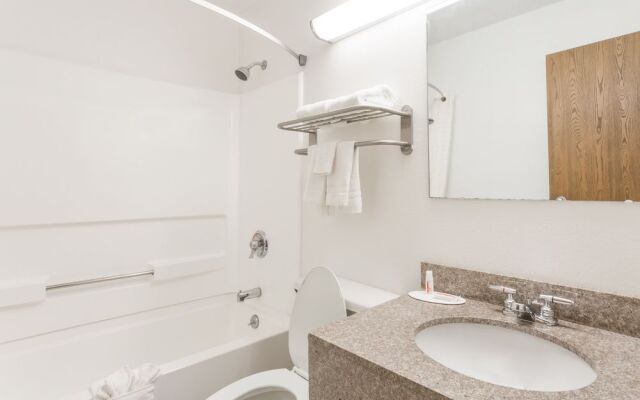 Super 8 by Wyndham Summersville/New River National Park