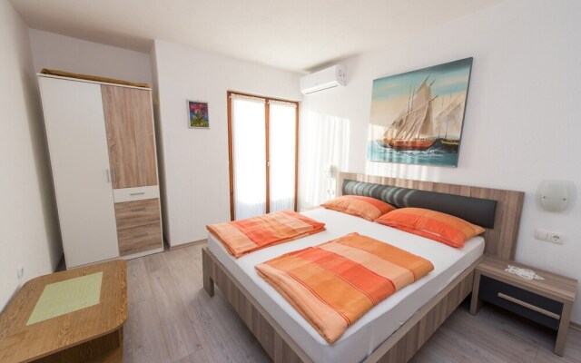 A3 Cozy Apt. w. big Garden, 2 Balconies & Grill