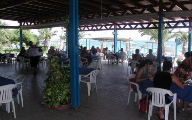 Theophan Restaurant and Apartments