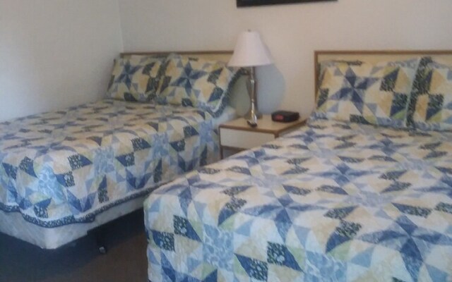 Lakes-N-Trails Motel