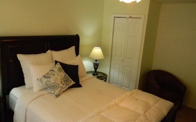 Whispering Creek Bed  Breakfast