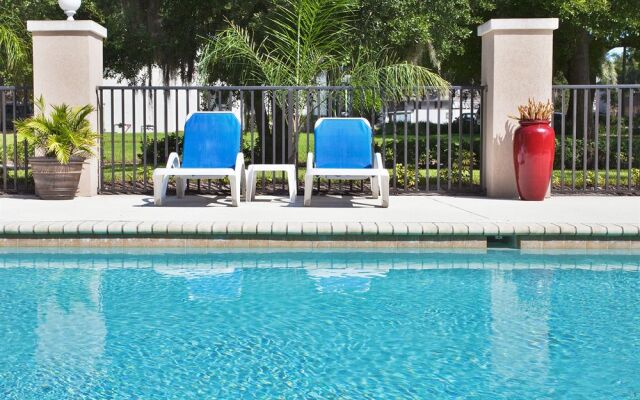 Holiday Inn Express & Suites Bartow