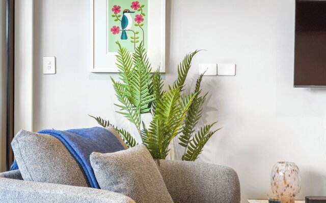 Light & relaxing on city fringe