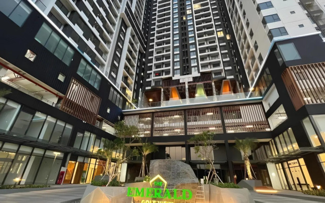 The Emerald Golf View