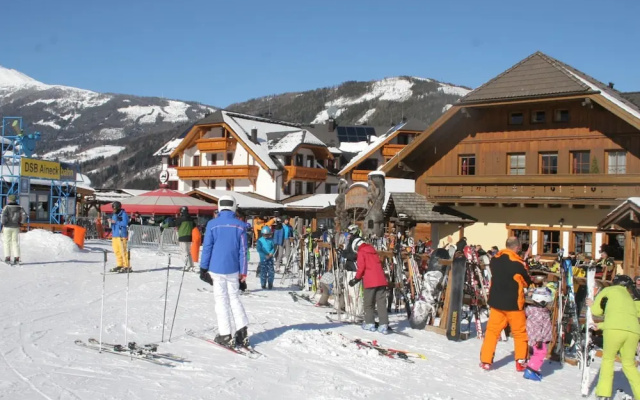 Modern Apartment Right Next to the ski Lift