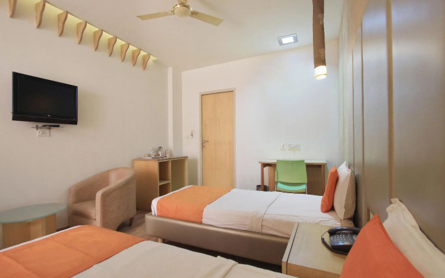 OYO 11883 Hotel Purple Inn