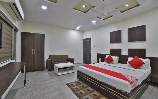 Oyo 44421 Hotel Radhika