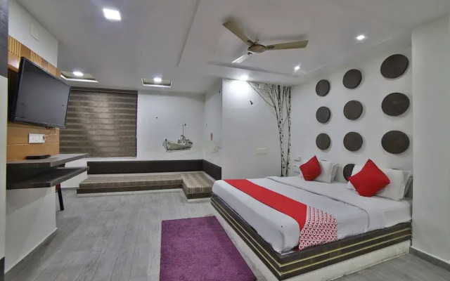 Oyo 44421 Hotel Radhika