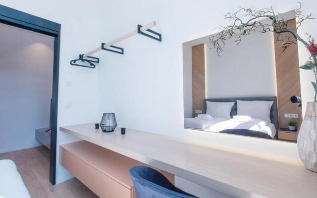 Zeus Design Apartments Unique #36
