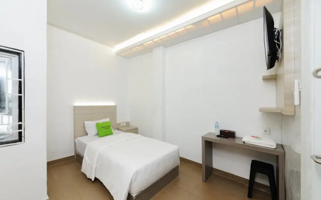 Urbanview near Syamsudin Noor Airport