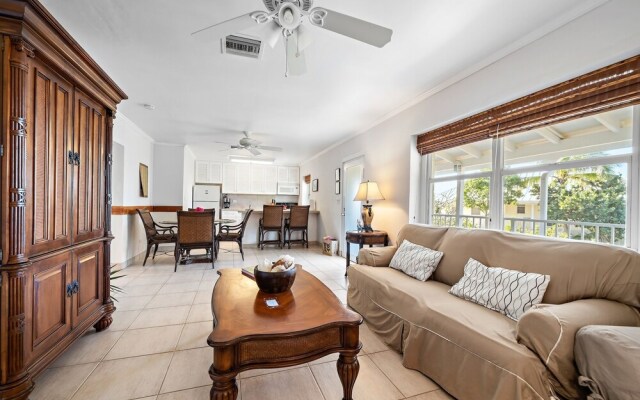 Hut Pointe #6 2 Bedroom Apts