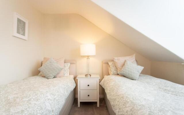 3 Private bedrooms attached to hosts home Free parking