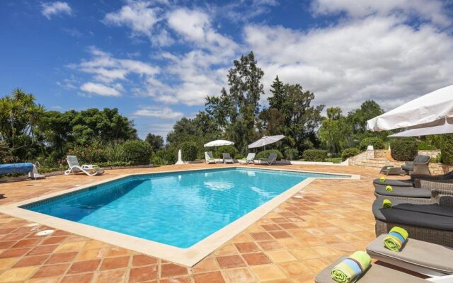 8 bedroom Villa close to Alvor with tennis court table tennis heated private pool air conditionin