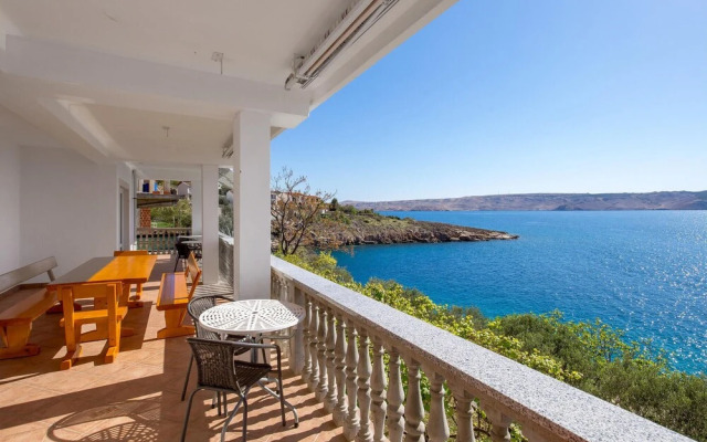 Beautiful Apartment in Prizna With Wifi and 3 Bedrooms