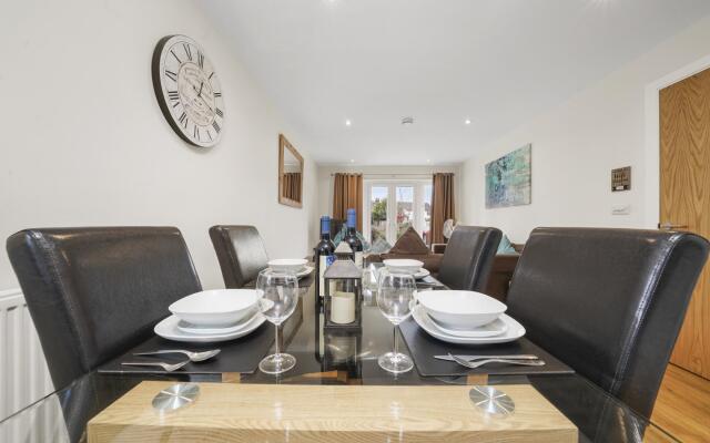 London Heathrow Living Serviced Apartments- Apt 10