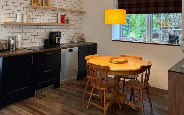 Pets - Garden - Parking - Sleeps up to 4 - Hiking